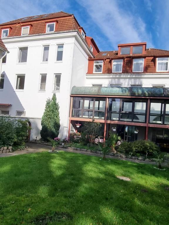 See Schlosshotel Am Kellersee Eutin Exterior foto