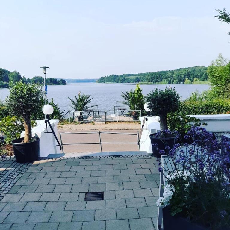 See Schlosshotel Am Kellersee Eutin Exterior foto